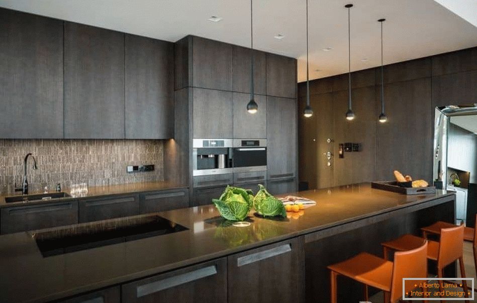 Bucătărie în stil high-tech în culoarea întunecată