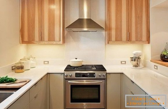 Design de bucătărie cu două culori într-un mic apartament - fotografie
