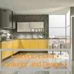 Bucătărie strictă de design cu mobilier galben