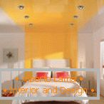 Cameră albă cu dungi portocalii
