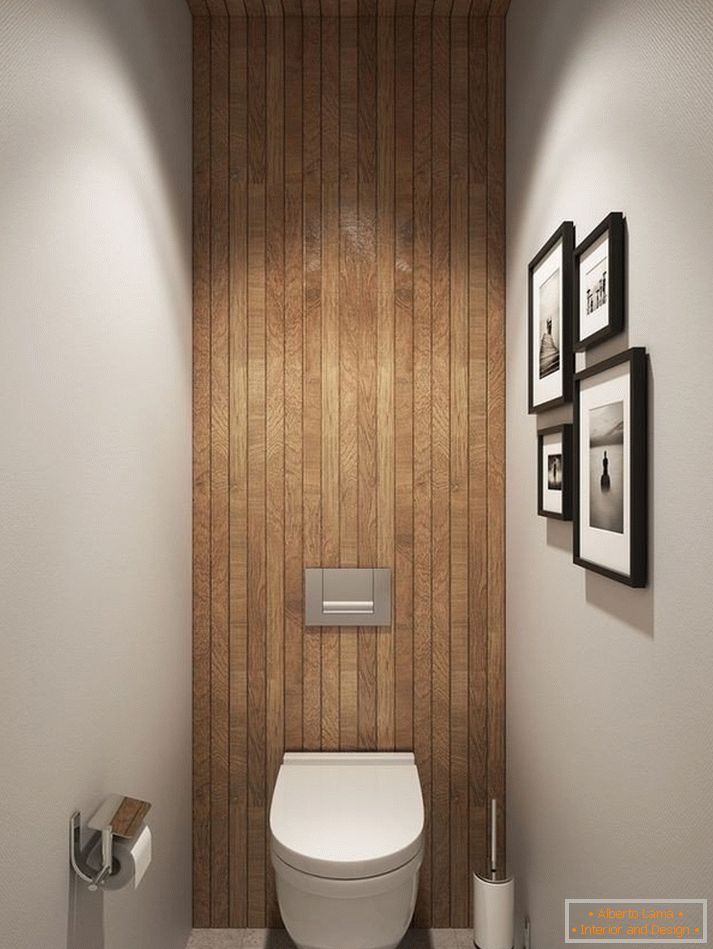 O baie cu un tavan din lemn și un perete