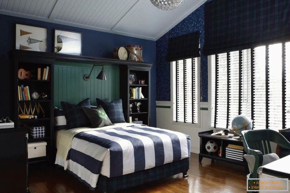 Dormitor mare pentru un băiat în tonuri albastre