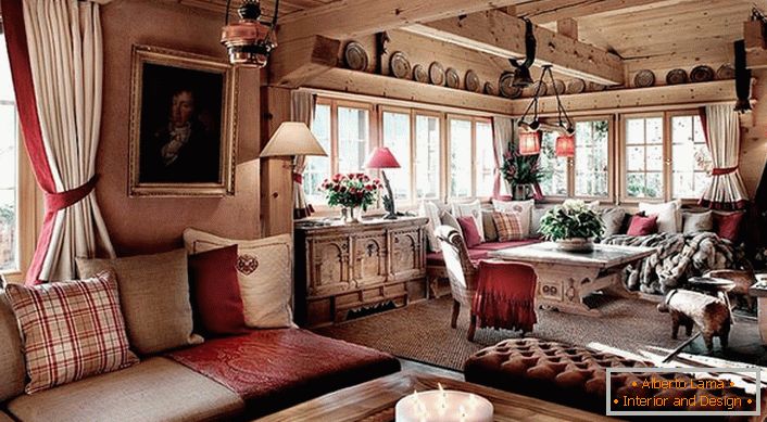 Accentele de culoare roșie în camera stilului de cabană fac ca camera să fie atrăgătoare și atractivă din punct de vedere estetic. 