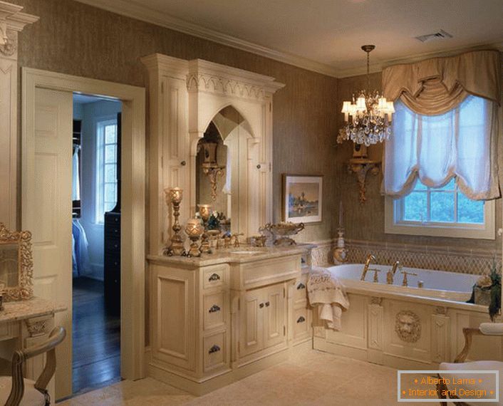 Designul elegant, cu note de pompozitate, este întruchipat în realitate în baie în stil Art Nouveau.