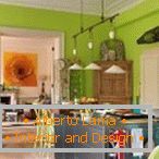 Bucătărie cu pereți verzi verzi