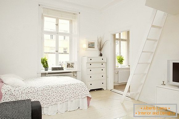 Interiorul unui apartament confortabil în Suedia