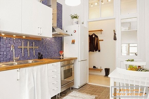 Interior de apartamente confortabile de bucătărie în Suedia