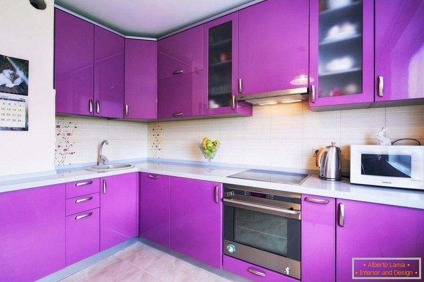 Proiectare bucătărie de culoare violet