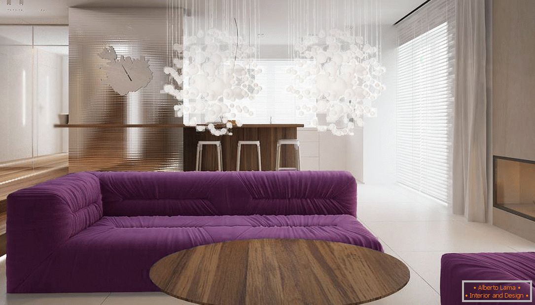 Combinația de lemn și violet în interior
