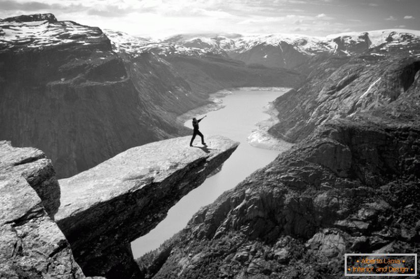 Fotografie de stâncă Trolltunga de la fotograful Till Hanten