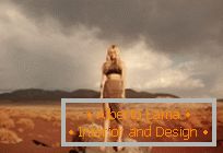 Photoshoot în deșert cu modelul Hannah Kirkelie