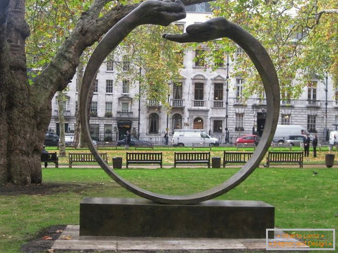 Sculptura intr-un parc din Londra