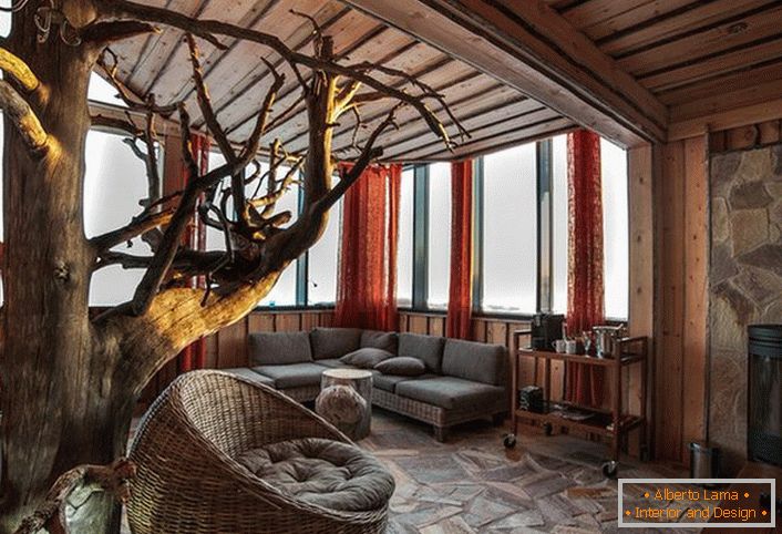 Cameră în stil rustic într-o casă de vânătoare confortabilă.