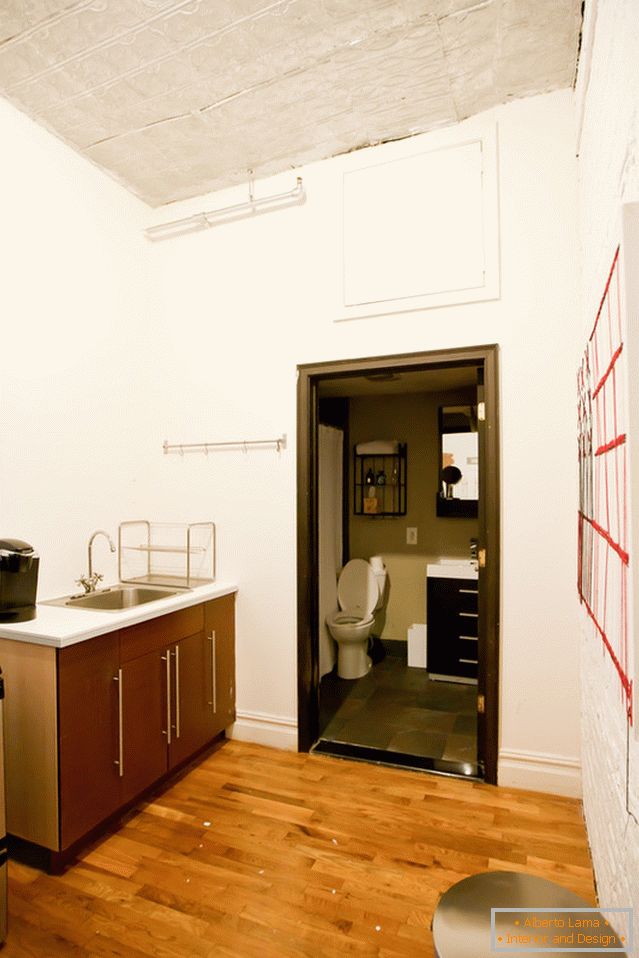 Bucătărie și baie dintr-un apartament elegant în Brooklyn