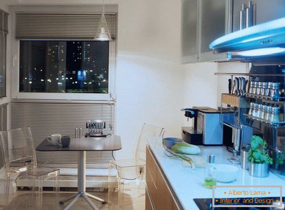 Bucătărie cu mobilier transparent
