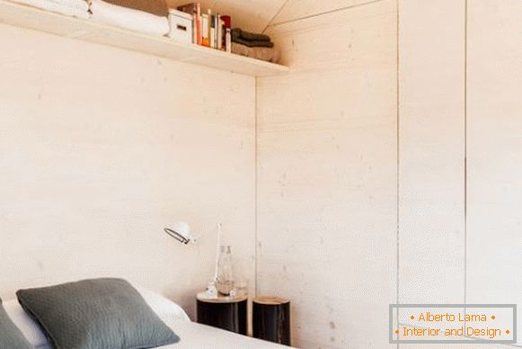 Dormitorul unei cabane mobile mici