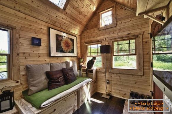 Interior de o cabana mica pe roți Tiny Tack