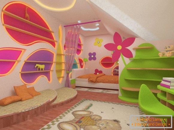 interior al unei camere de mansardă pentru copii, fotografie 61
