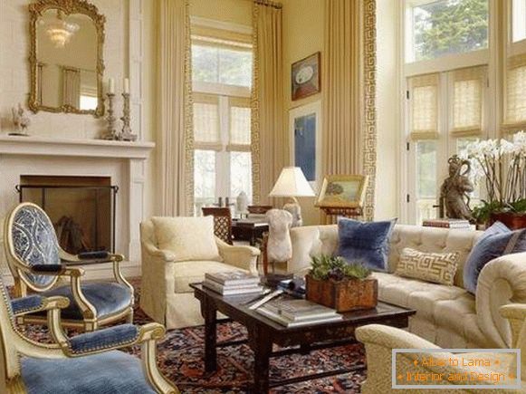 Interiorul luxos al unei camere de zi într-o casă privată în stilul unui clasic