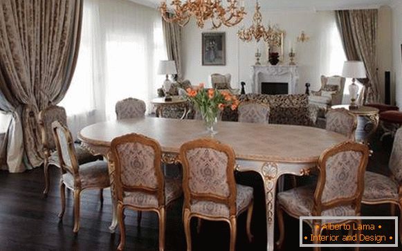 Interiorul sălii de mese într-o casă privată în stil clasic