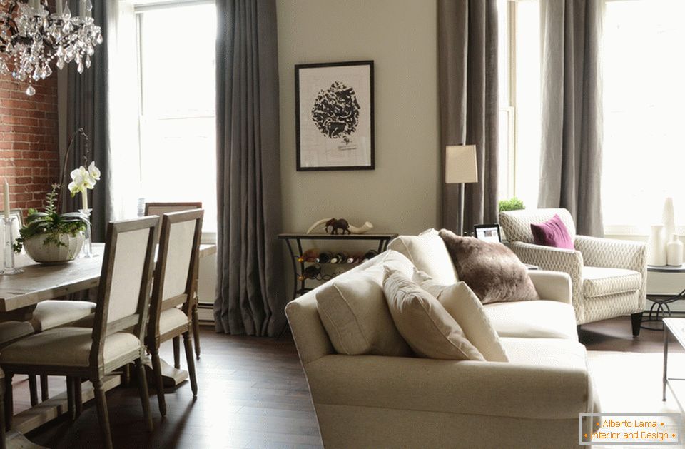 Interiorul unui apartament mic: living și sufragerie
