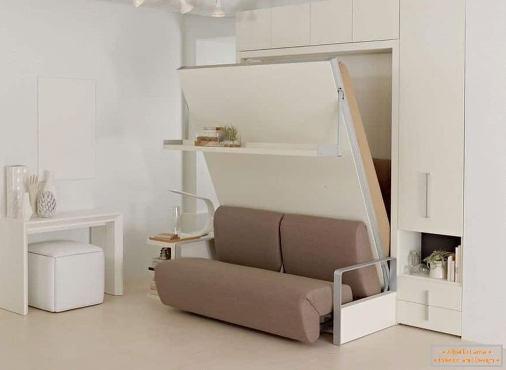Transformarea canapelei într-un dulap într-un apartament mic