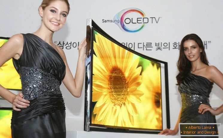 Samsung a introdus un televizor OLED curbat