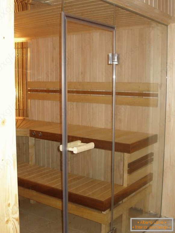Garduri din sticlă și uși pentru saună și baie cu mâner din lemn