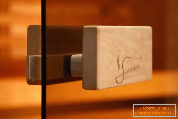 Accesorii fiabile pentru uși de sticlă din saună - un mâner din lemn