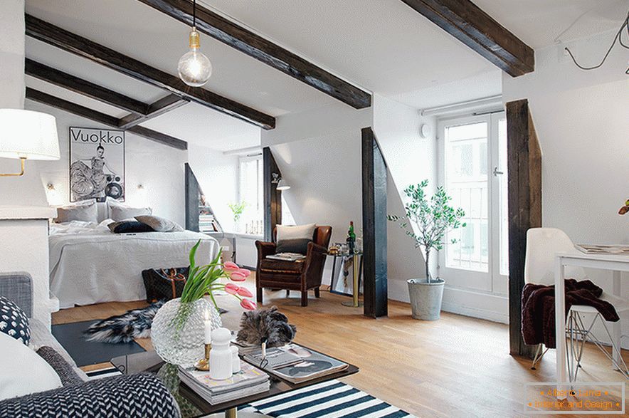 Designul interior al unui mansard confortabil într-un oraș suedez