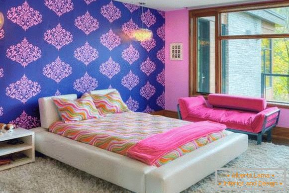 Designul de pereți de lipire cu tapet diferite - o fotografie a unui dormitor
