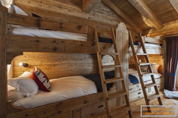 Camera pentru copii din lemn