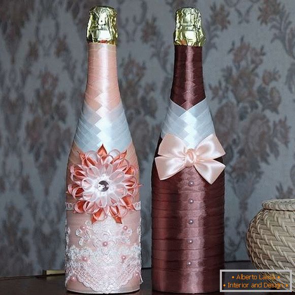 Cum să decorați o sticlă de șampanie cu propriile mâini pentru panglici de 8 martie