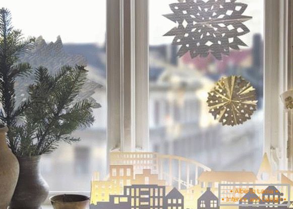 Cum să decorezi ferestrele pentru Anul Nou 2017 cu hârtie