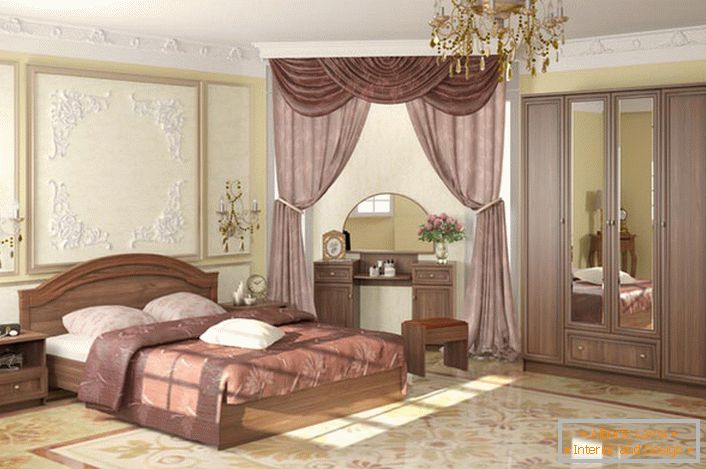 Mobilier elegant mobilat într-un stil clasic pentru un dormitor nobil și luxos.