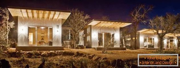 Casa mică de lemn ieftină în SUA: ночью