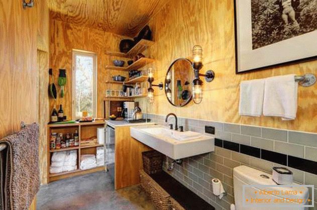 Casa mică de lemn ieftină în SUA: туалет и кухня
