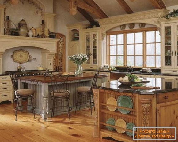 Stilul clasic al lumii vechi în interiorul bucătăriei
