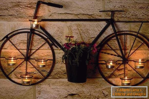 Creativ sfeșnic forjat Bicicletă - fotografie pe perete