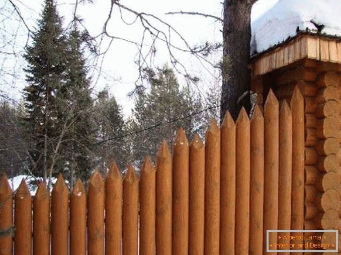 garduri din lemn pentru o fotografie privată de casă