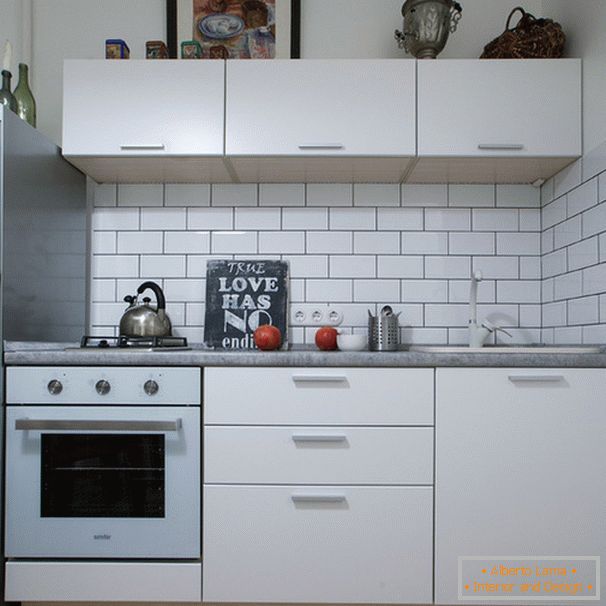 Bucătărie compacte în culoare albă