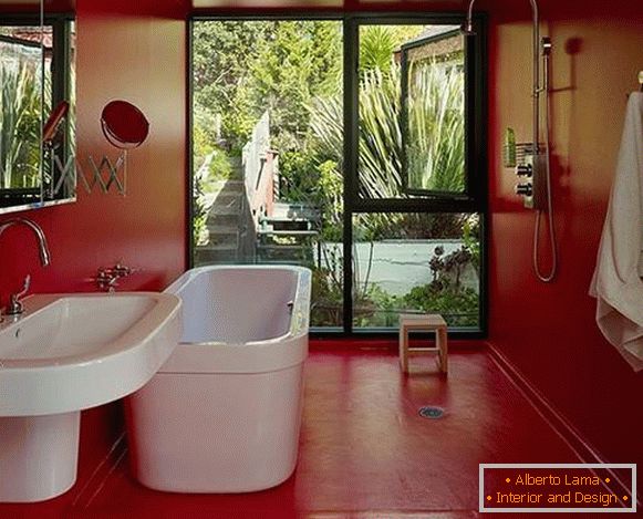 Variante de vopsire a pereților în apartament - culoare roșie în baie