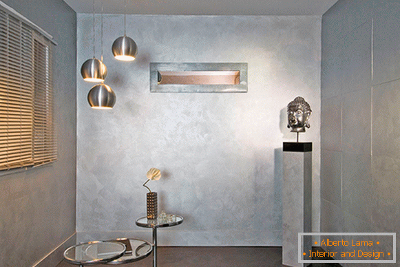 Vopsea decorativă pentru pereți într-un apartament cu efect metalic