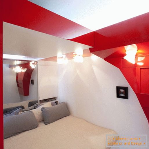 Dormitor alb și roșu transformabil