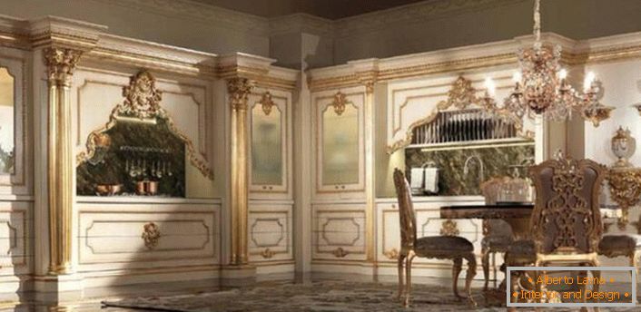 Bucătărie elegantă în stil baroc în casa politicianului italian.