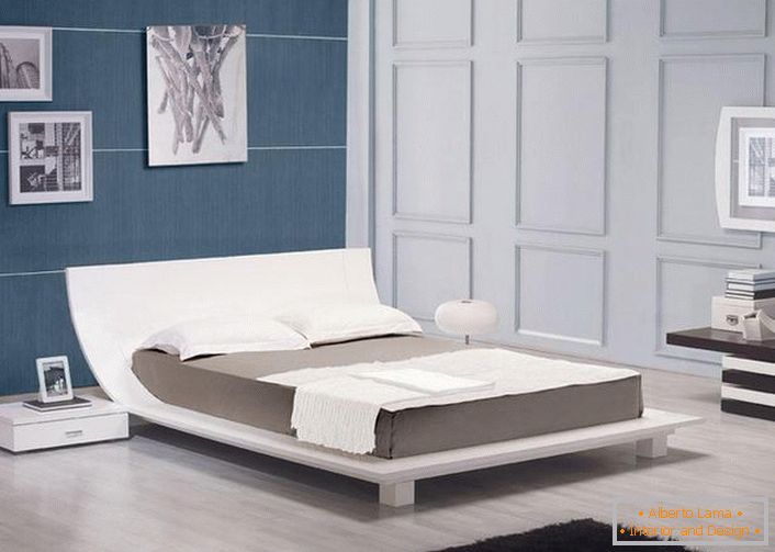 Culori clasice în designul dormitorului în stilul high-tech. Adăugați imagini în interiorul camerei cu simțul dvs. de mediu.