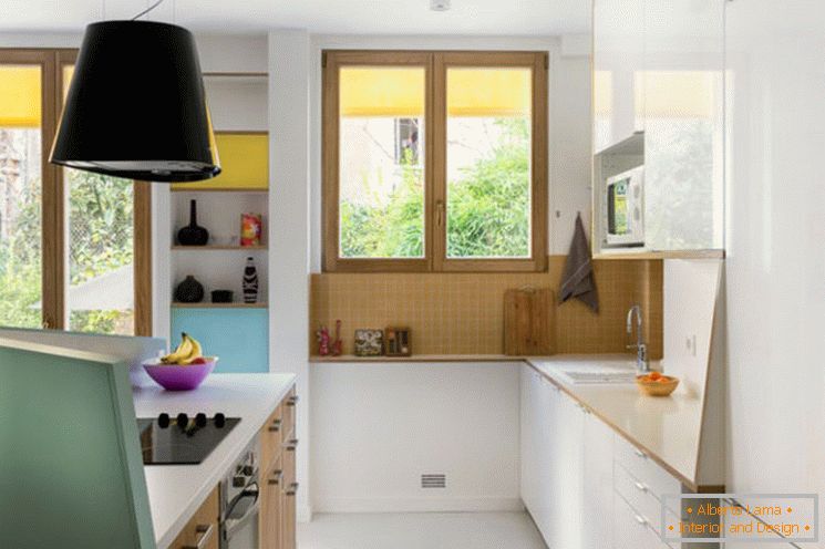 Ideea de interior de bucătărie pentru apartamente mici de la MAEMA Architects