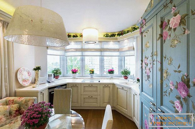 design de bucătărie în stilul Provence cu motive florale