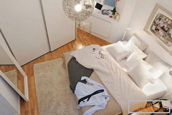 Design de dormitor în culori ultra-albe