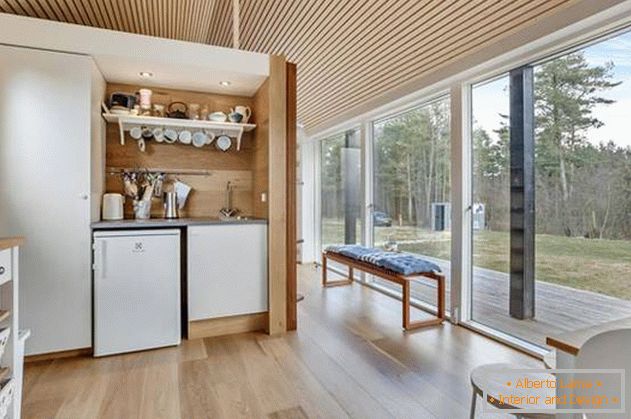 Design de bucătărie într-o casă mică privată